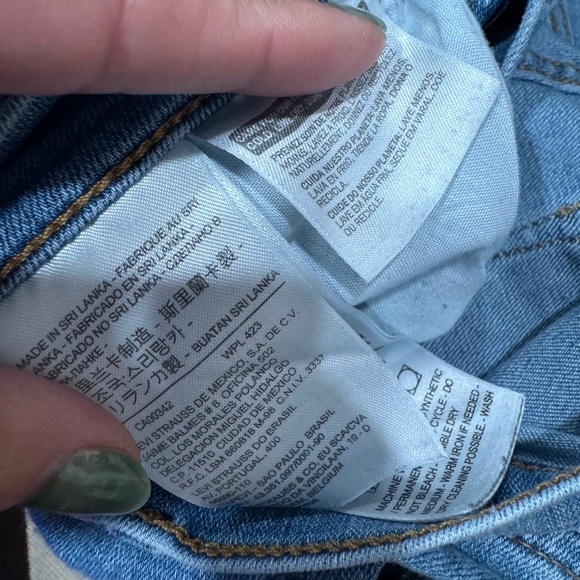 Levi’s Blue Denim Jeans - Picture 6 of 7